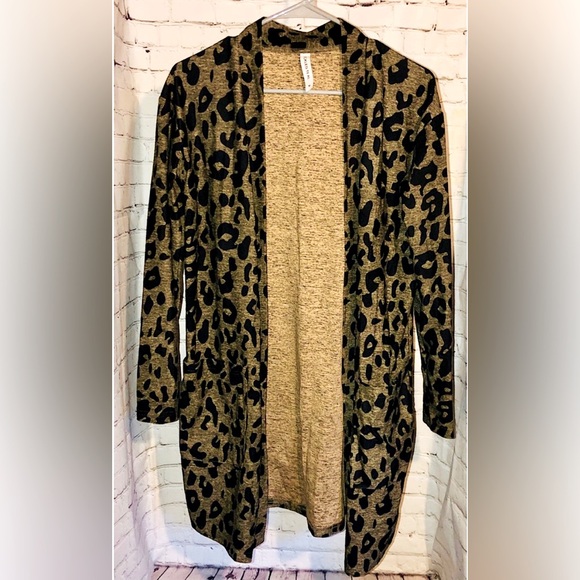 Leopard 🐆 Cardigan - Picture 2 of 4
